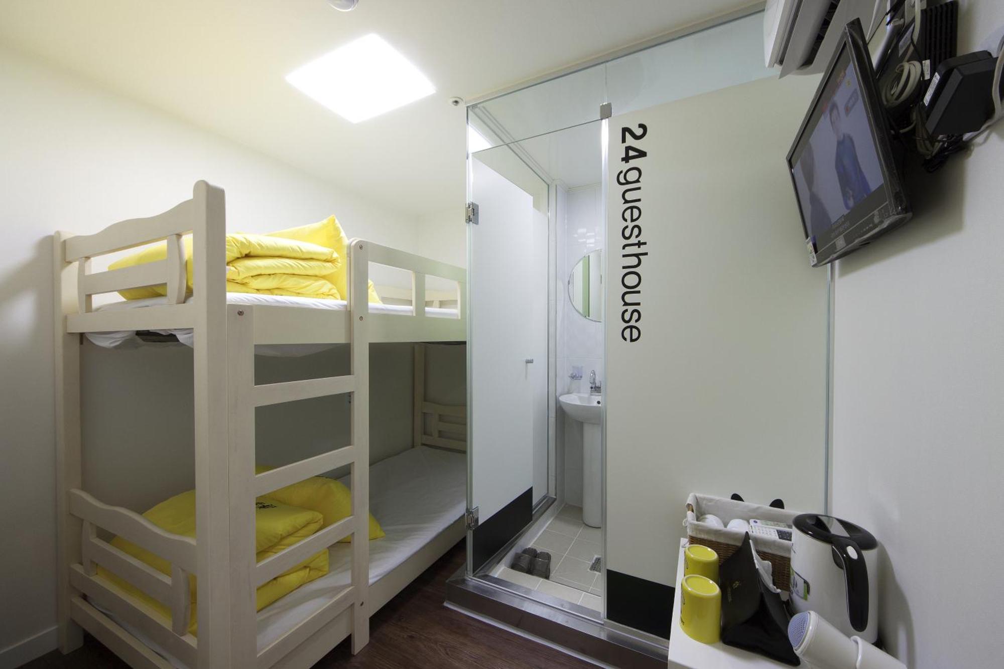 24 Guesthouse Myeongdong Town Seul Oda fotoğraf