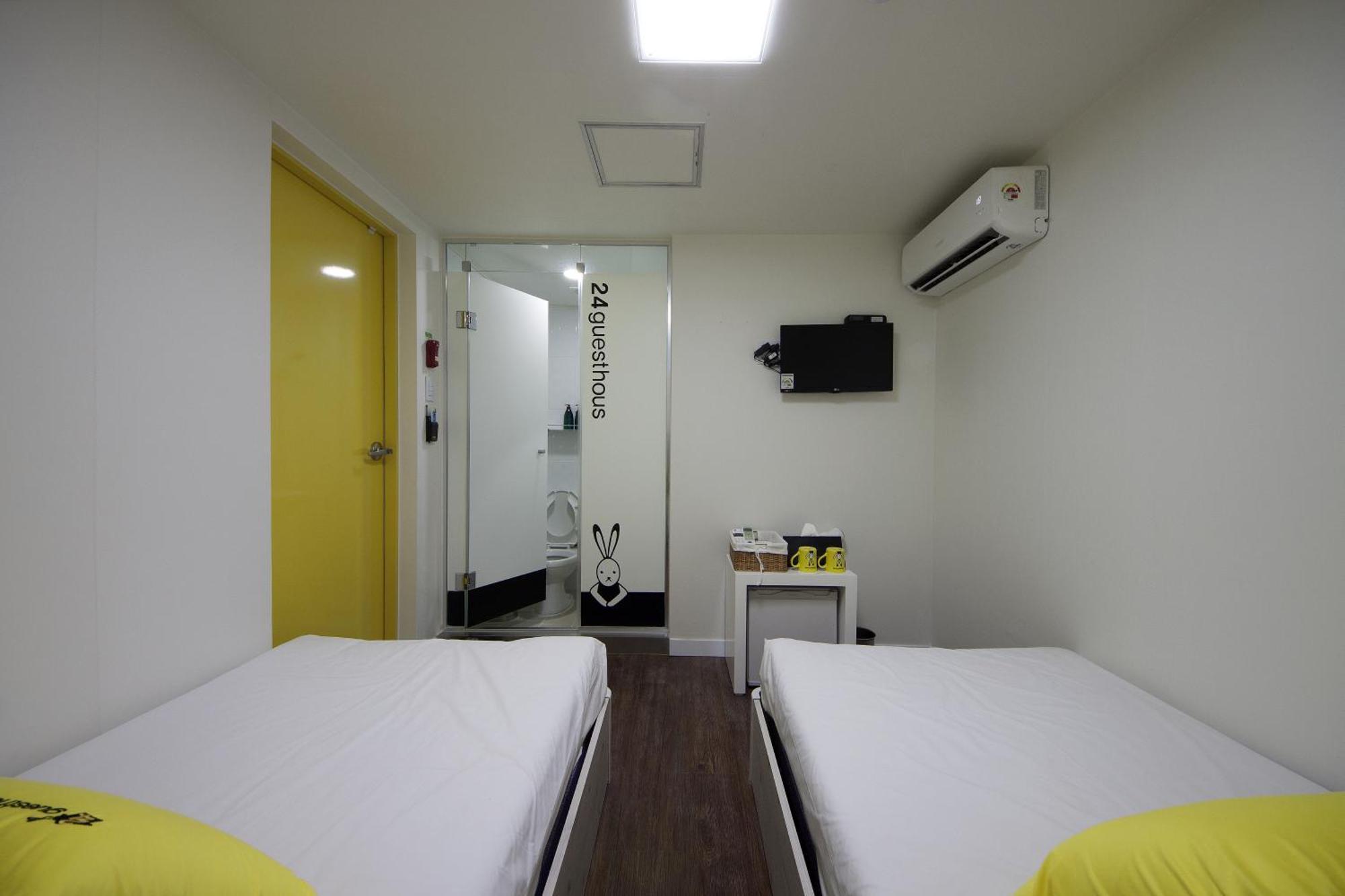 24 Guesthouse Myeongdong Town Seul Oda fotoğraf