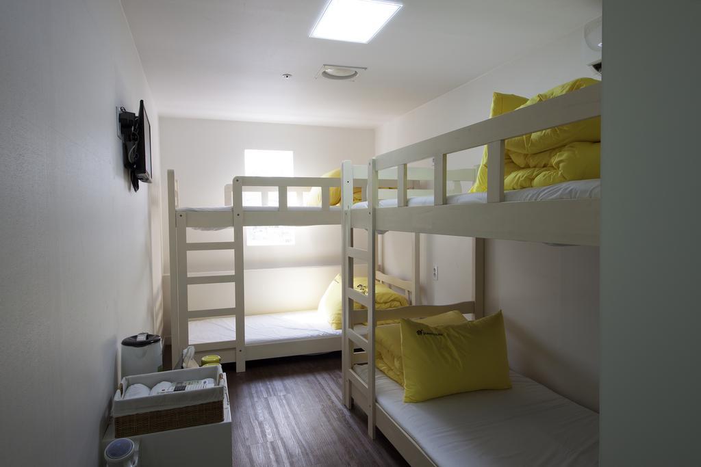 24 Guesthouse Myeongdong Town Seul Oda fotoğraf